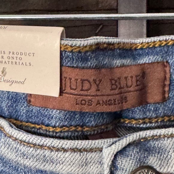 Judy Blue Light Wash Mid-Rise Denim Shorts - Picture 2 of 3